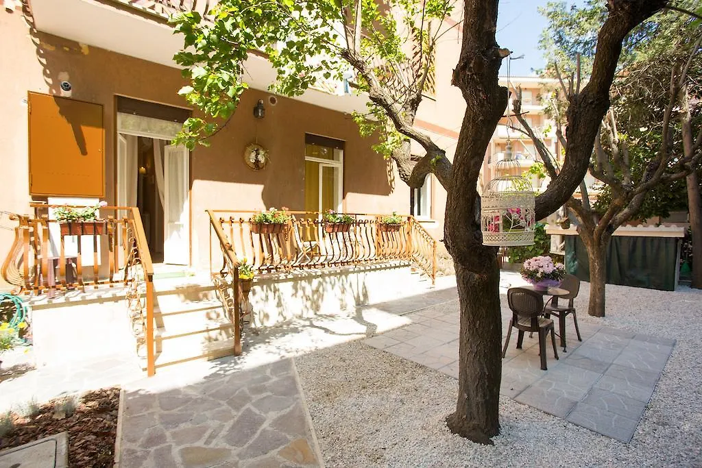 مبيت وإفطار تْشامبينو Casa Lollobrigida